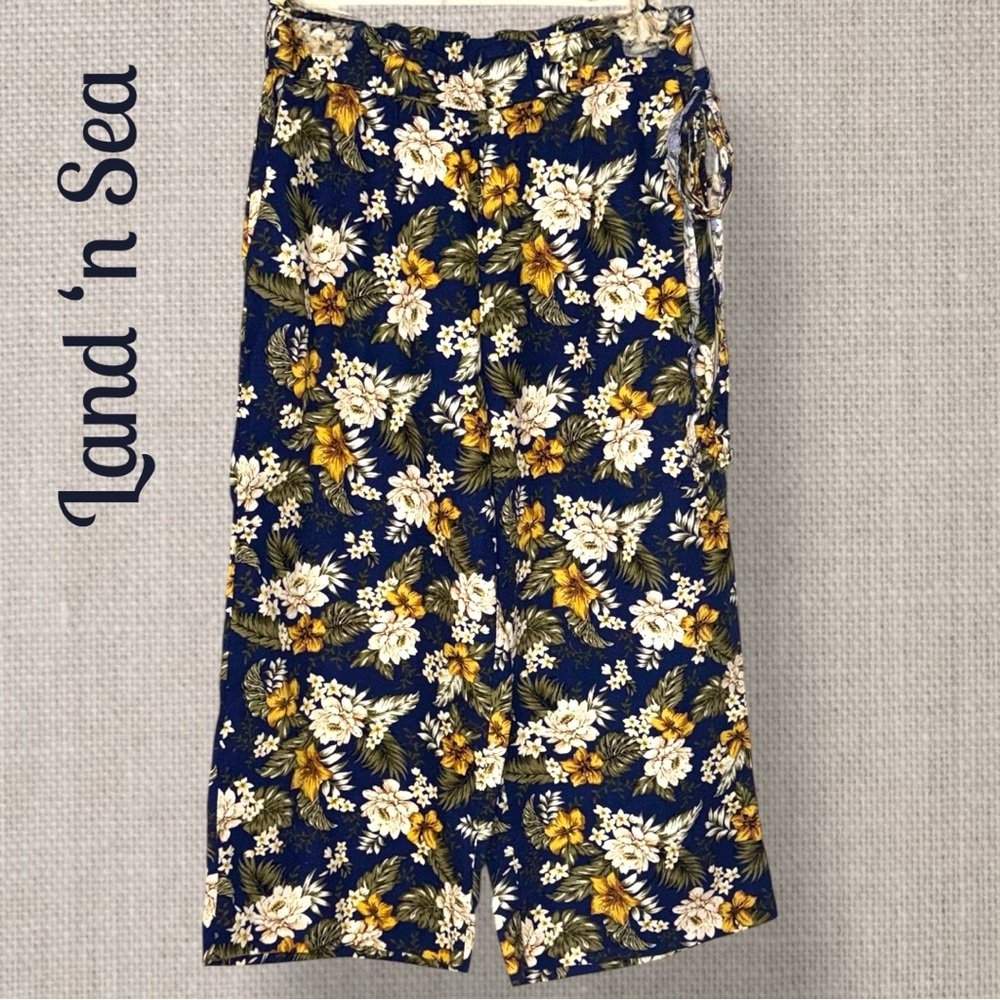 🌺LAND N SEA NAVY FLORAL BELTED WIDE LEG PANTS